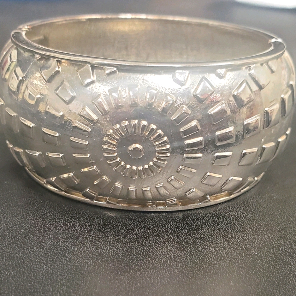 Wide Silver Etched Hinged Bangle Bracelet